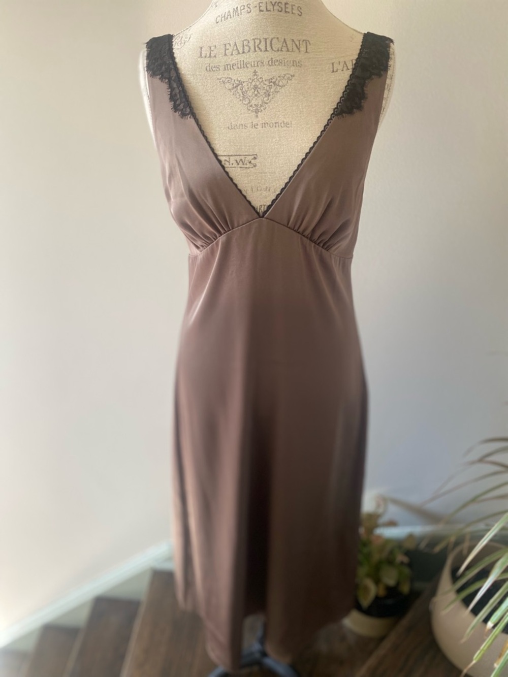 Aritzia Wilfred Pavilion Satin Dress NWT Size 10 Cola Brown Lace Trim Midi Slip